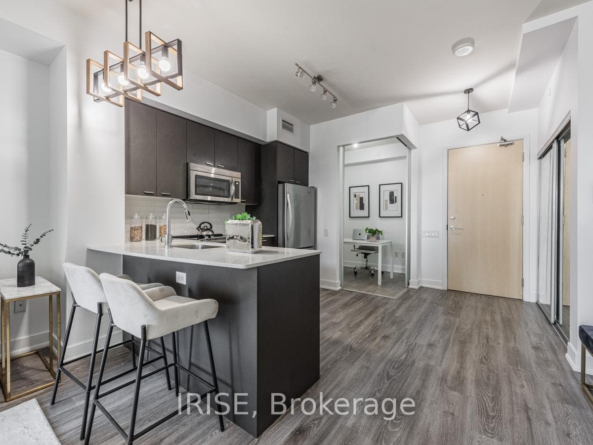 30 Roehampton Avenue Unit 610 photo 5