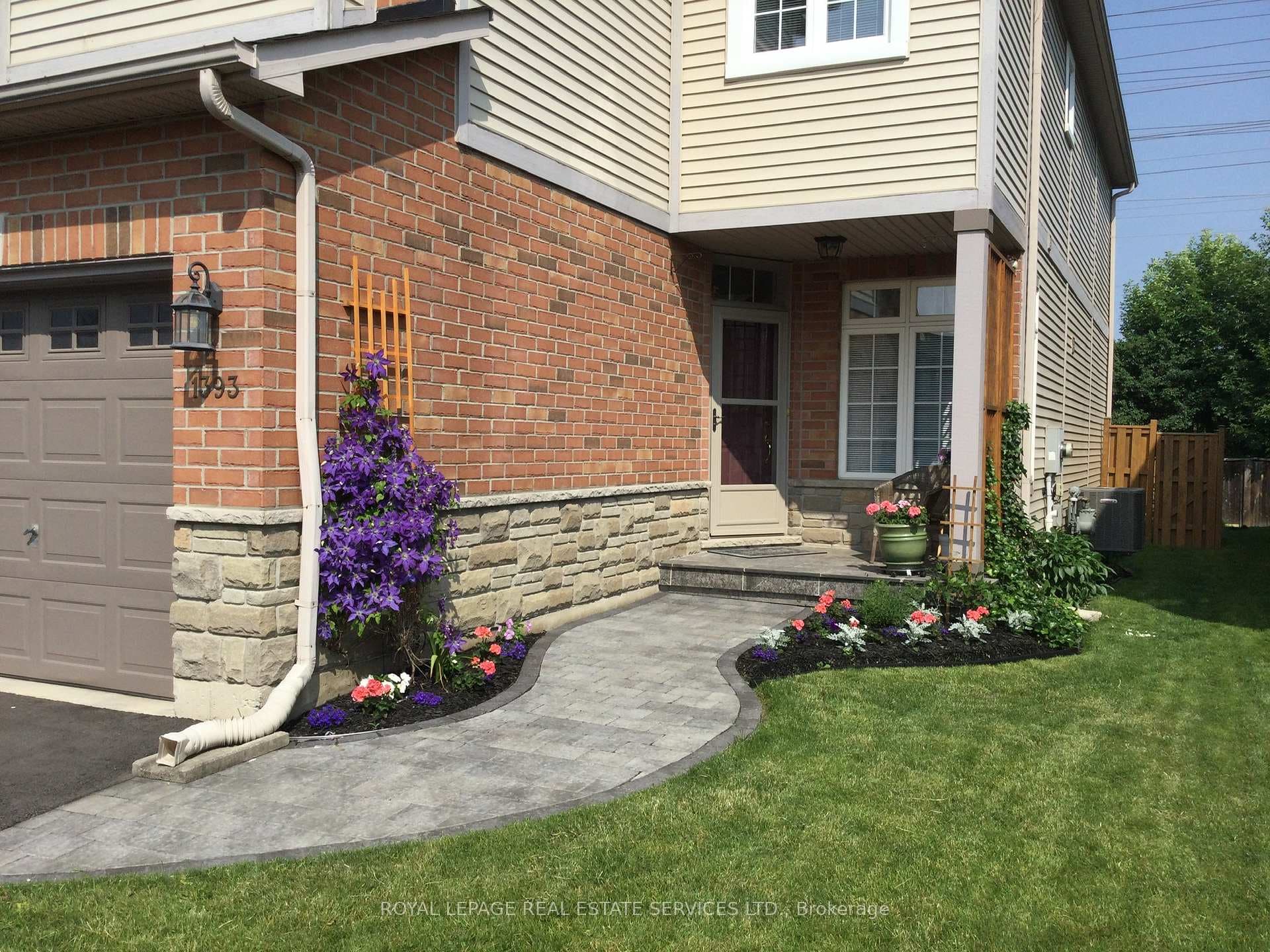 1393 Treeland Street photo 4