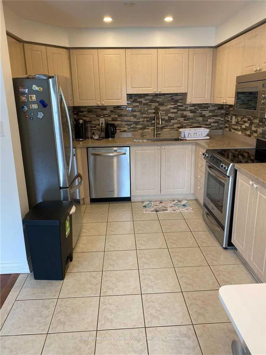 5957 Tenth Line photo 8