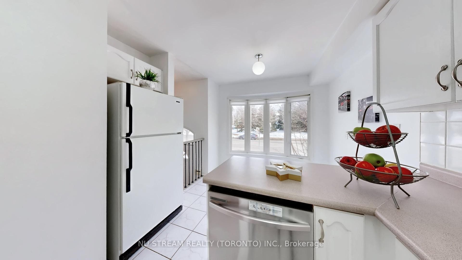 29 Rosebank Drive Unit 907 photo 7