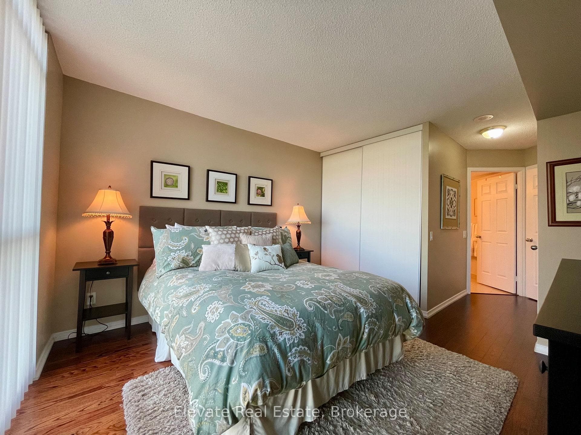 28 Harrison Garden Boulevard Unit 811 photo 17