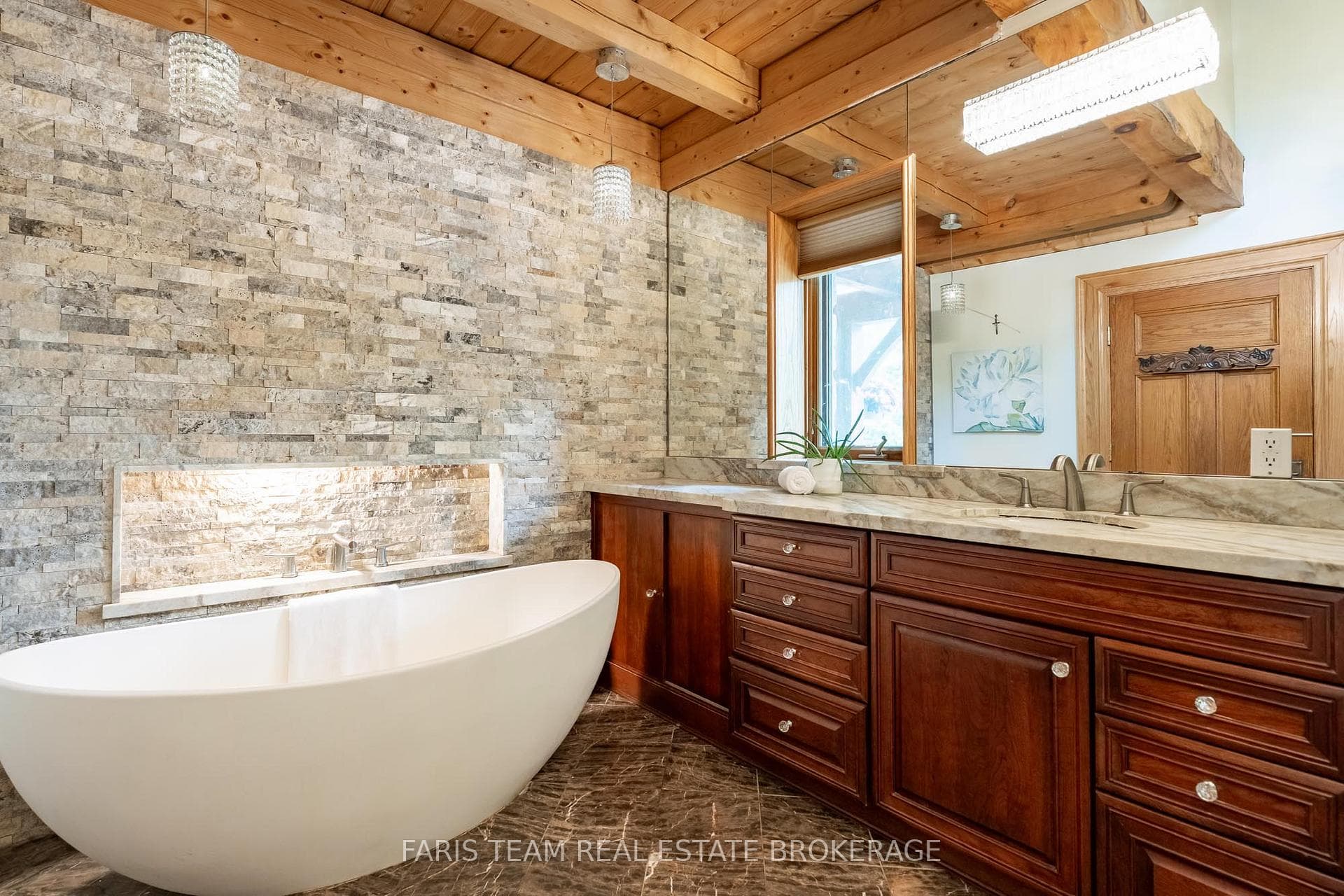 636 Harbour Street photo 24