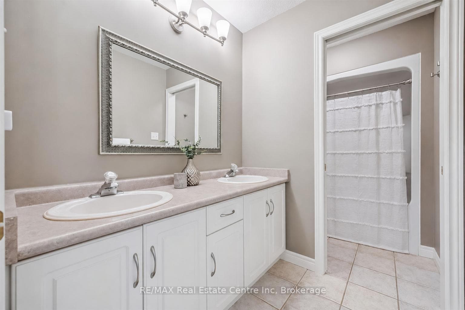 12 TELFER GLEN Street photo 24
