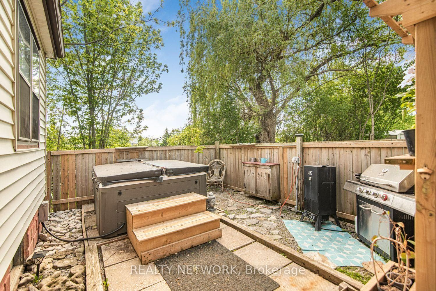 32 Grant Avenue photo 46