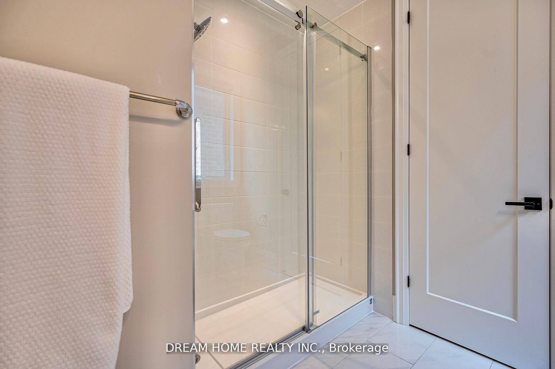 1420 Ford Strathy Crescent photo 28
