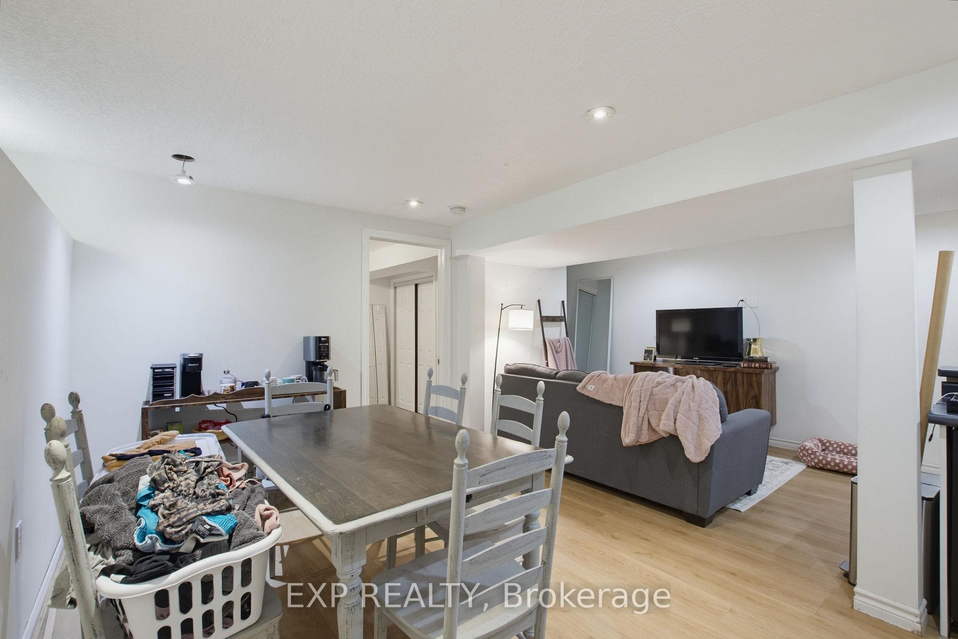 121 Mount Pleasant Avenue photo 28