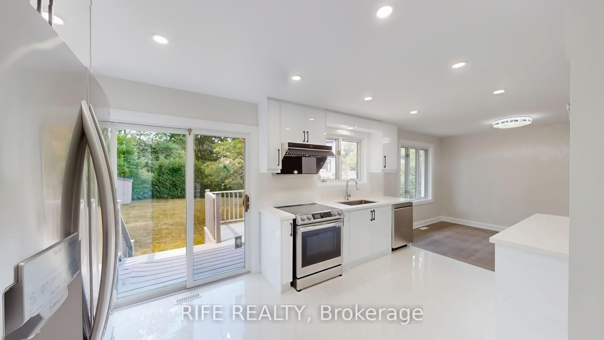 2137 Hixon Street photo 9
