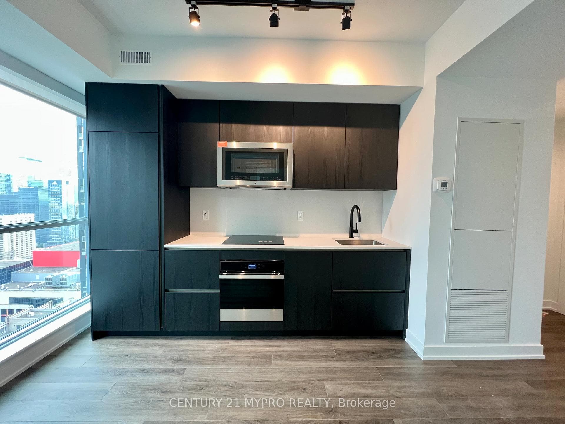 327 King Street Unit 3501 photo 4