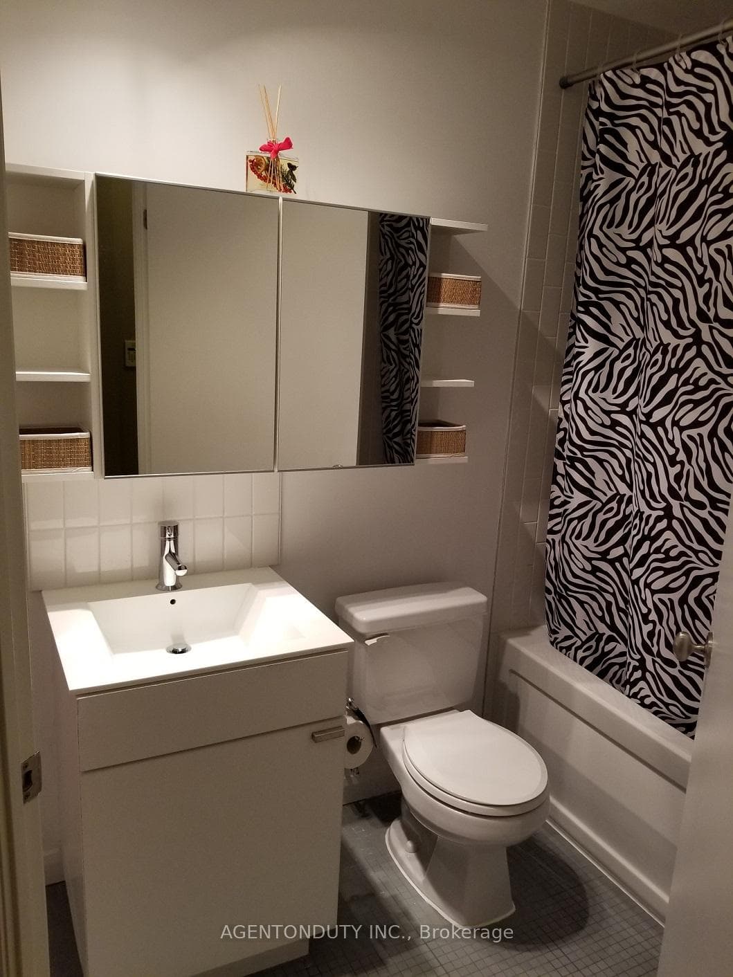 111 Elizabeth Street Unit 1626 photo 17