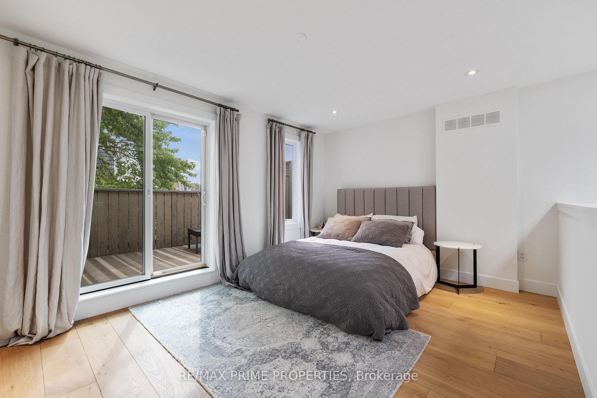 291 Kingswood Road photo 18