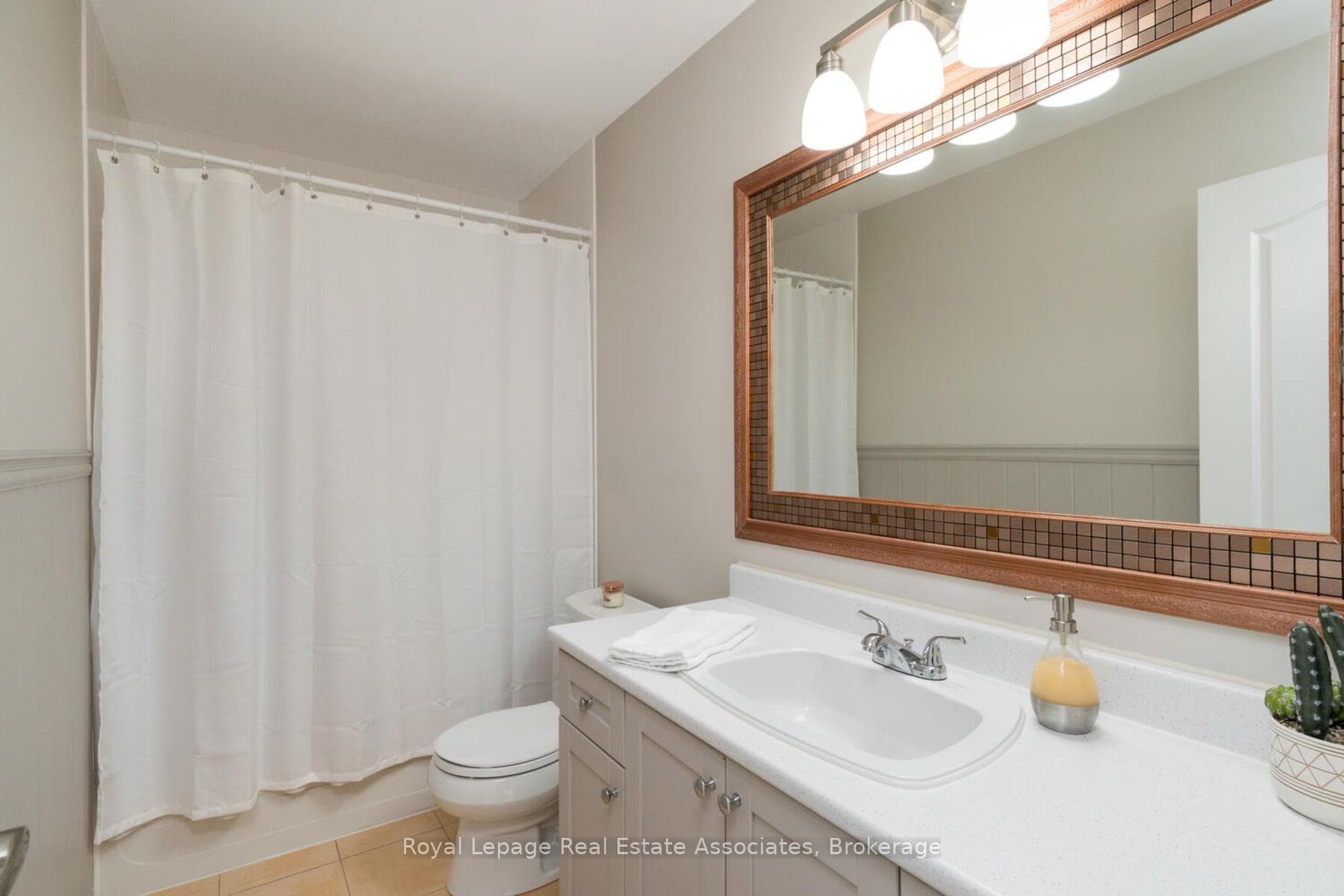 852 Luxton Drive photo 17