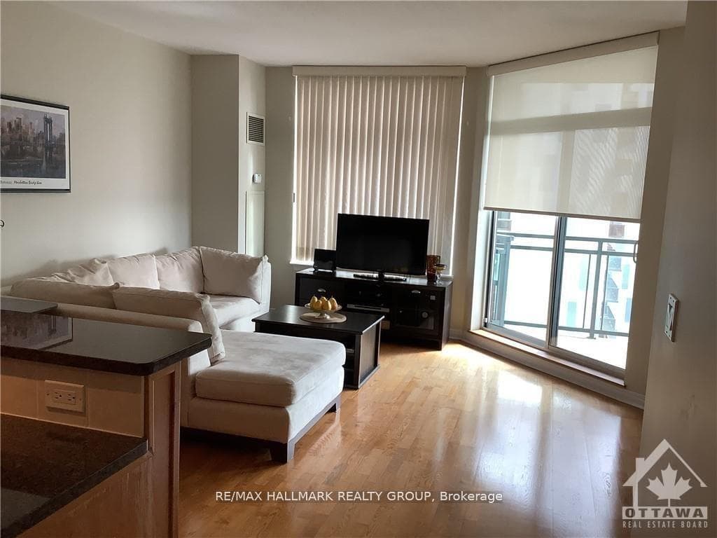 570 Laurier Avenue Unit 1601 photo 3
