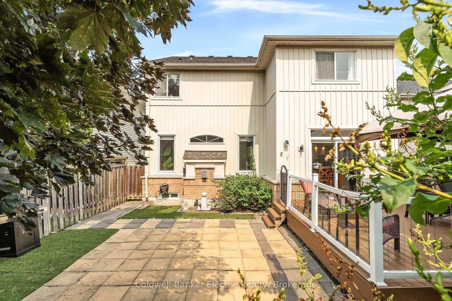 1407 Ashgrove Crescent photo 49