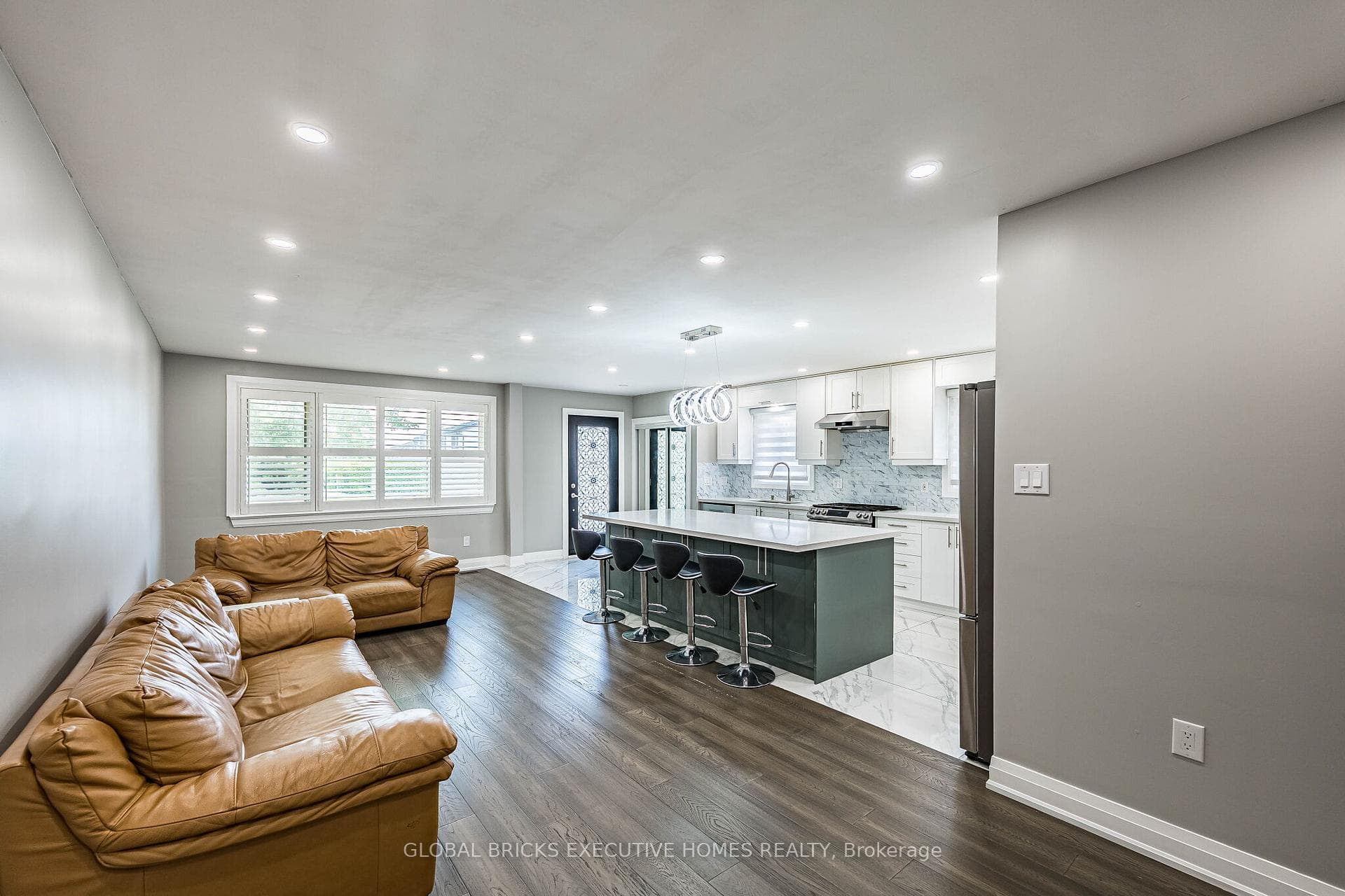 1274 Redbank Crescent photo 8