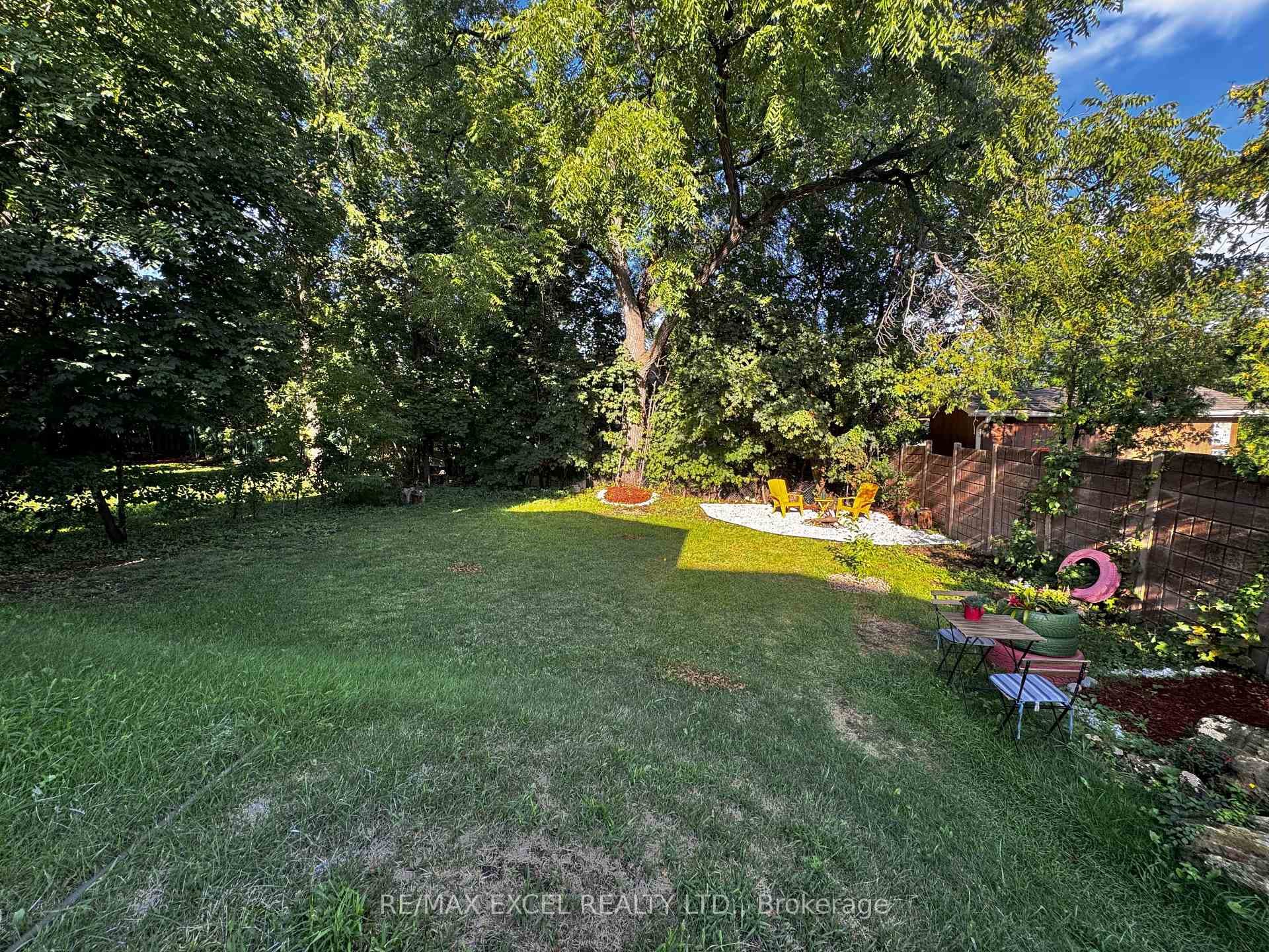 9961 Yonge Street photo 16