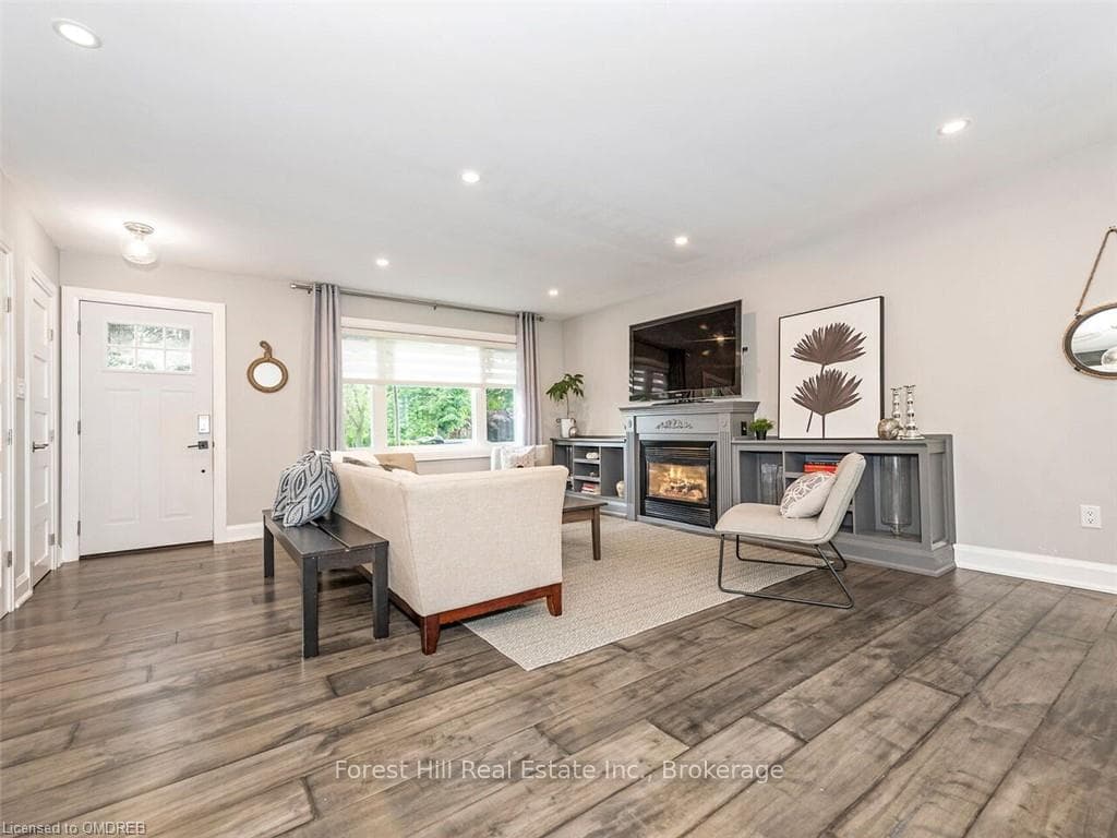 535 REGINA Drive photo 4