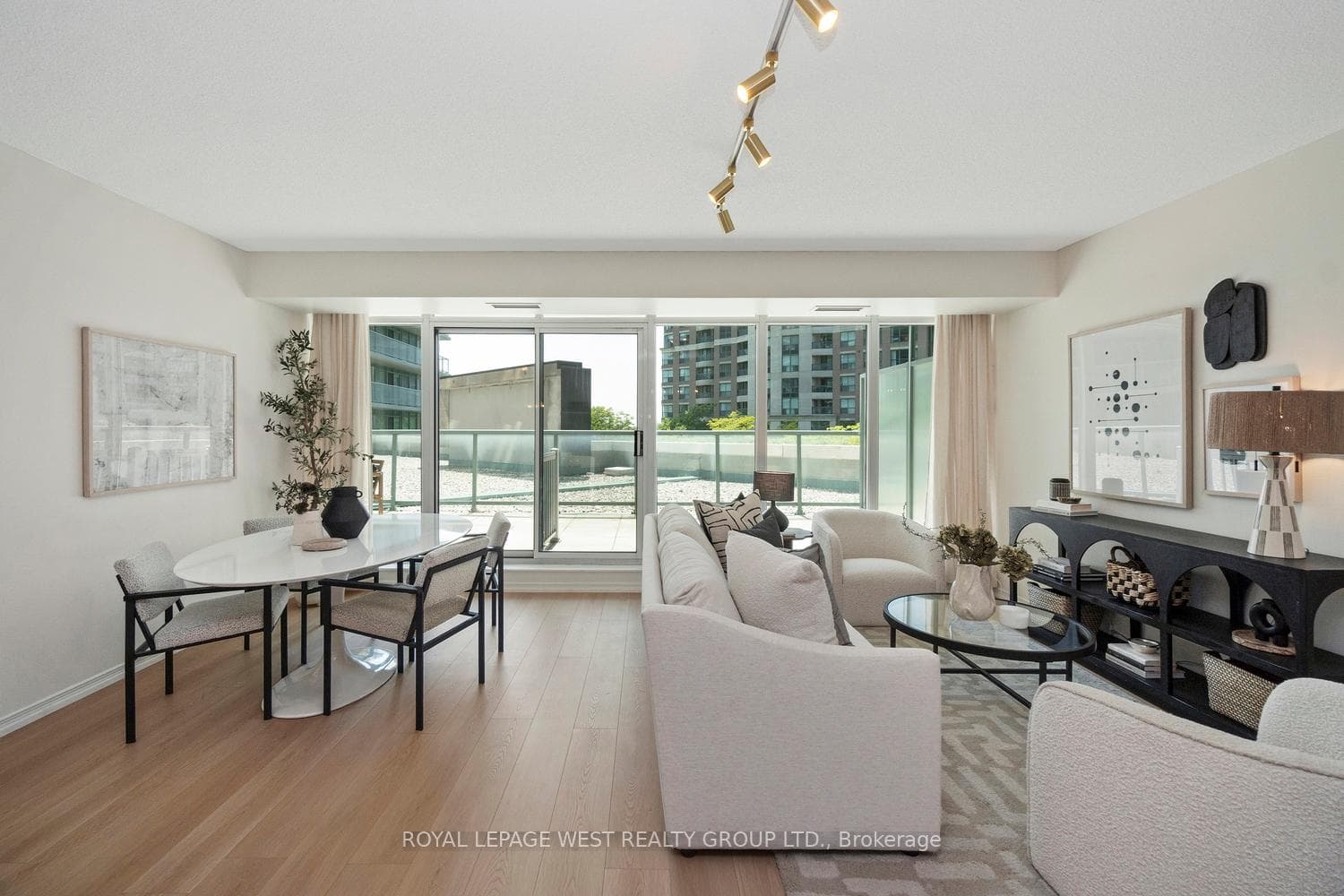 5508 Yonge Street Unit 202 photo 3