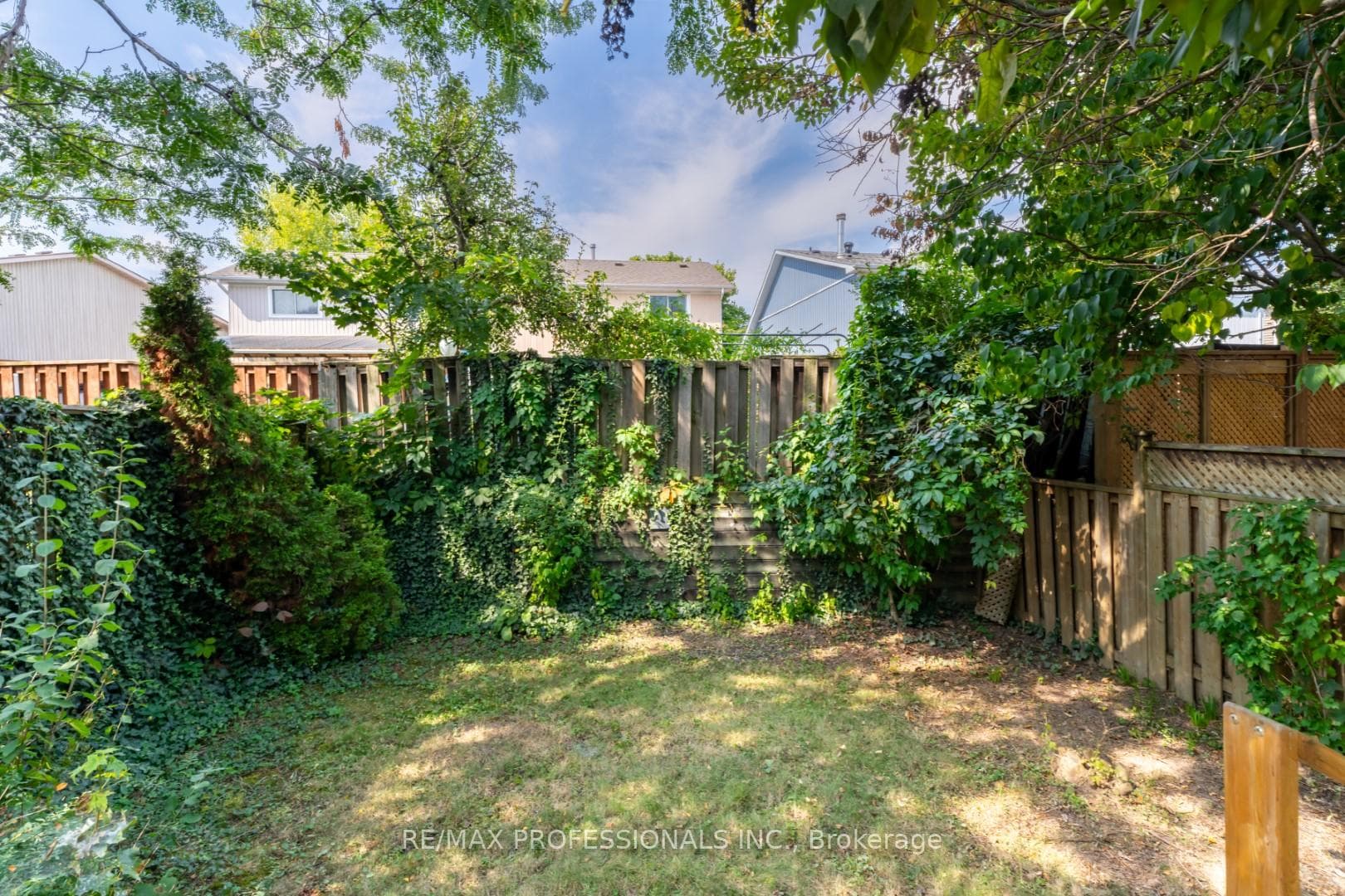 2697 Romark Mews photo 34