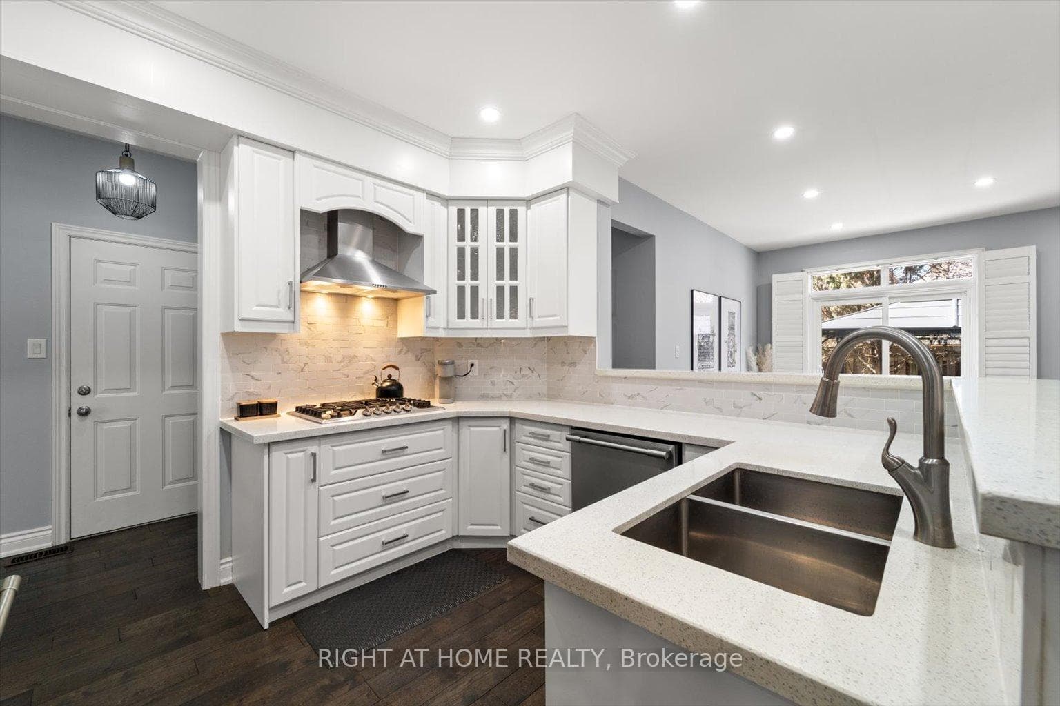 16 Tremblay Avenue photo 9