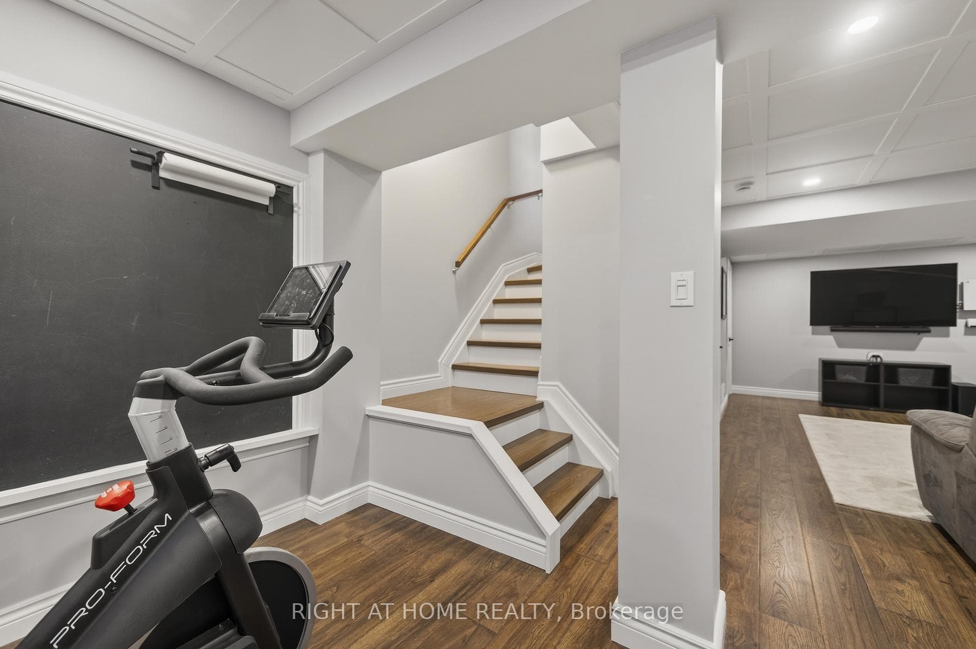 42 DRAKE Drive photo 38