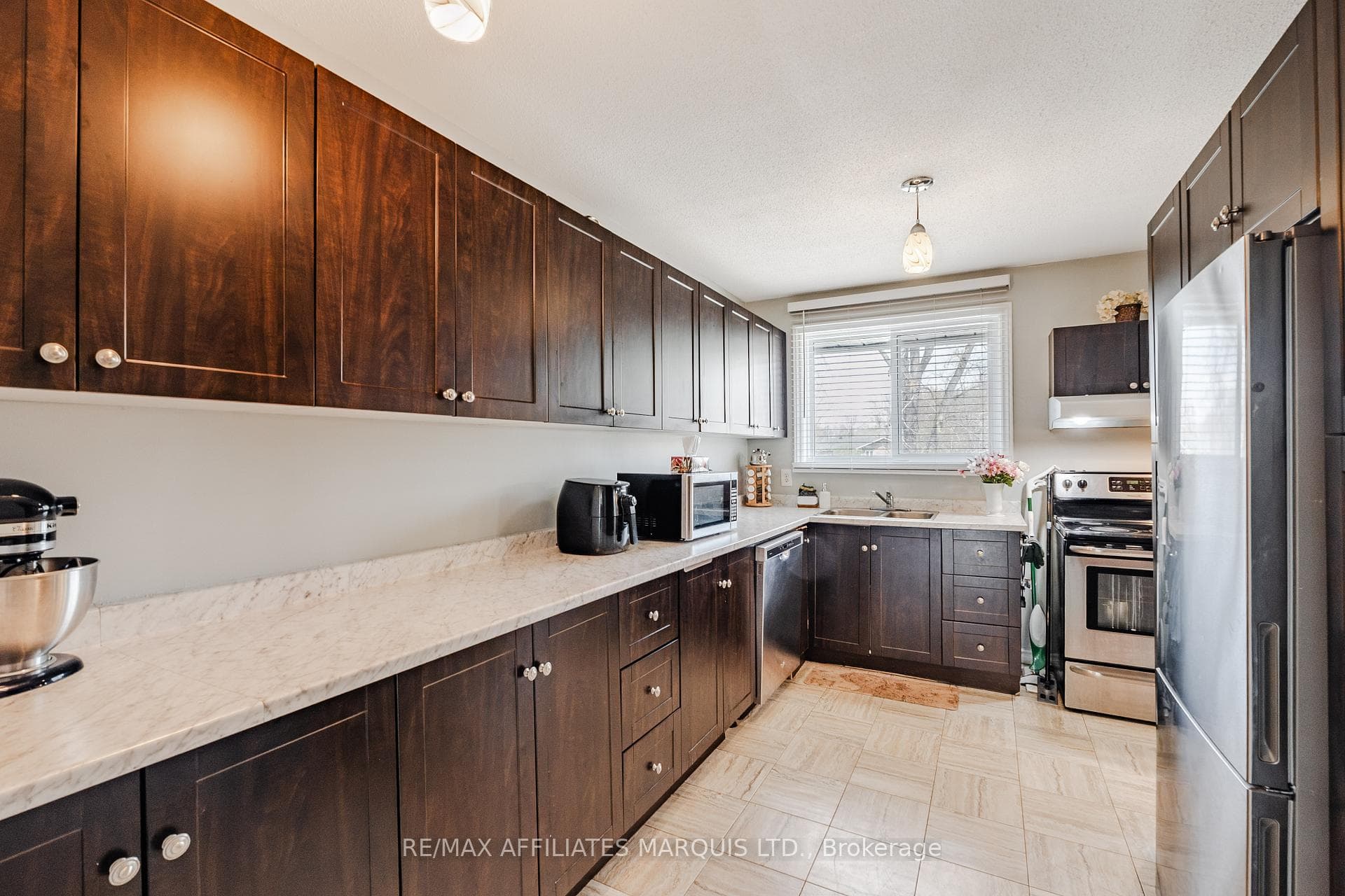 812 Glengarry Boulevard photo 14