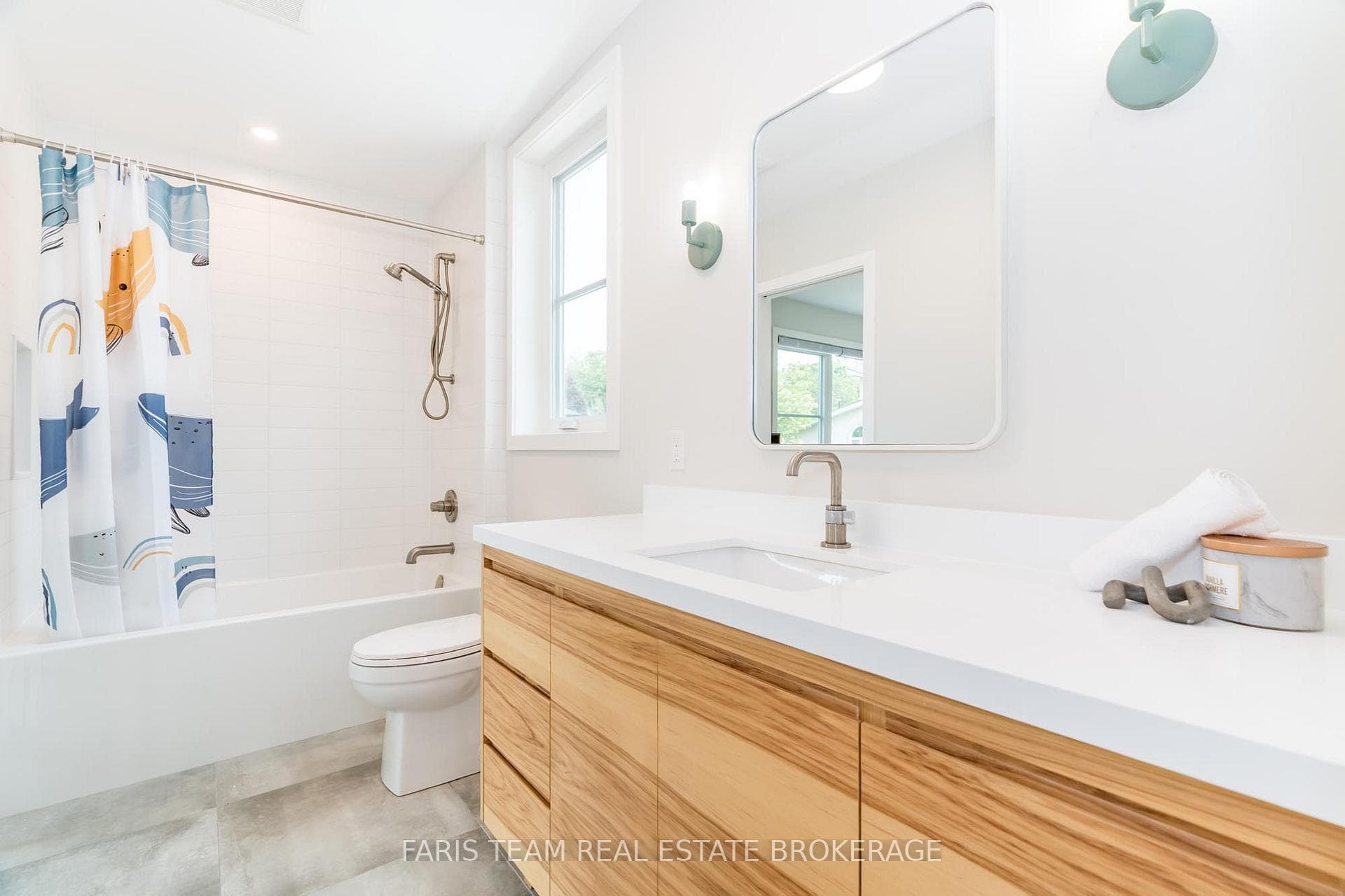 202 Kempenfelt Drive photo 28