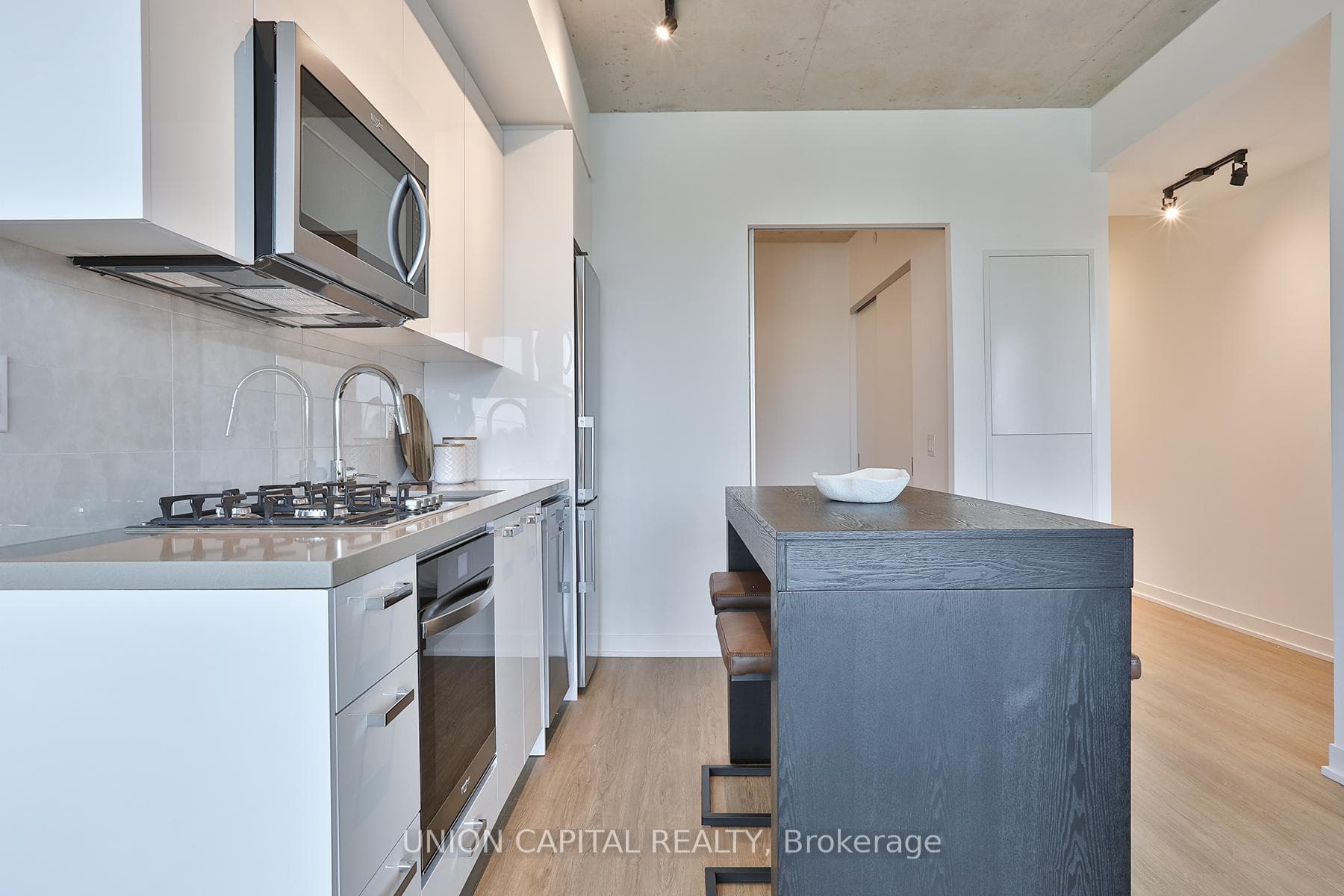 195 McCaul Street Unit 402 photo 10