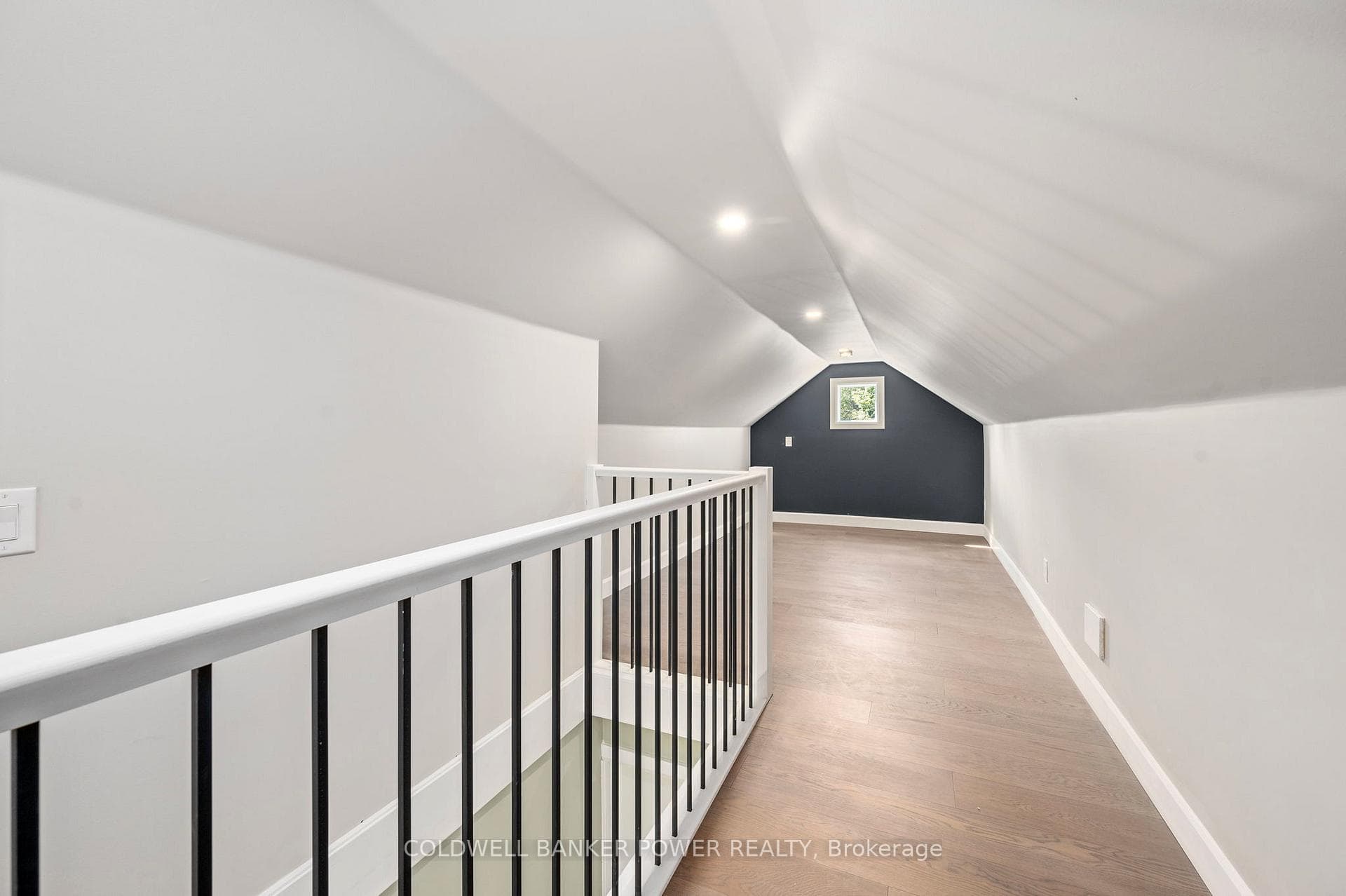 8 Eastman Avenue photo 25