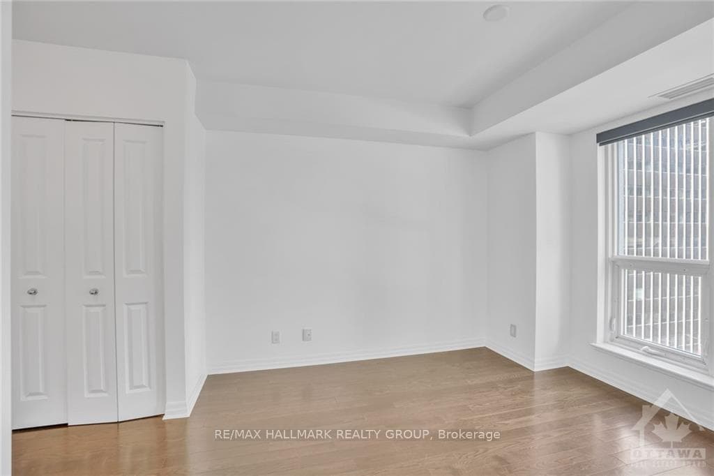 242 RIDEAU Street Unit 802 photo 16