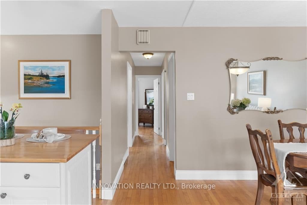 2216 BICKERTON Avenue photo 15