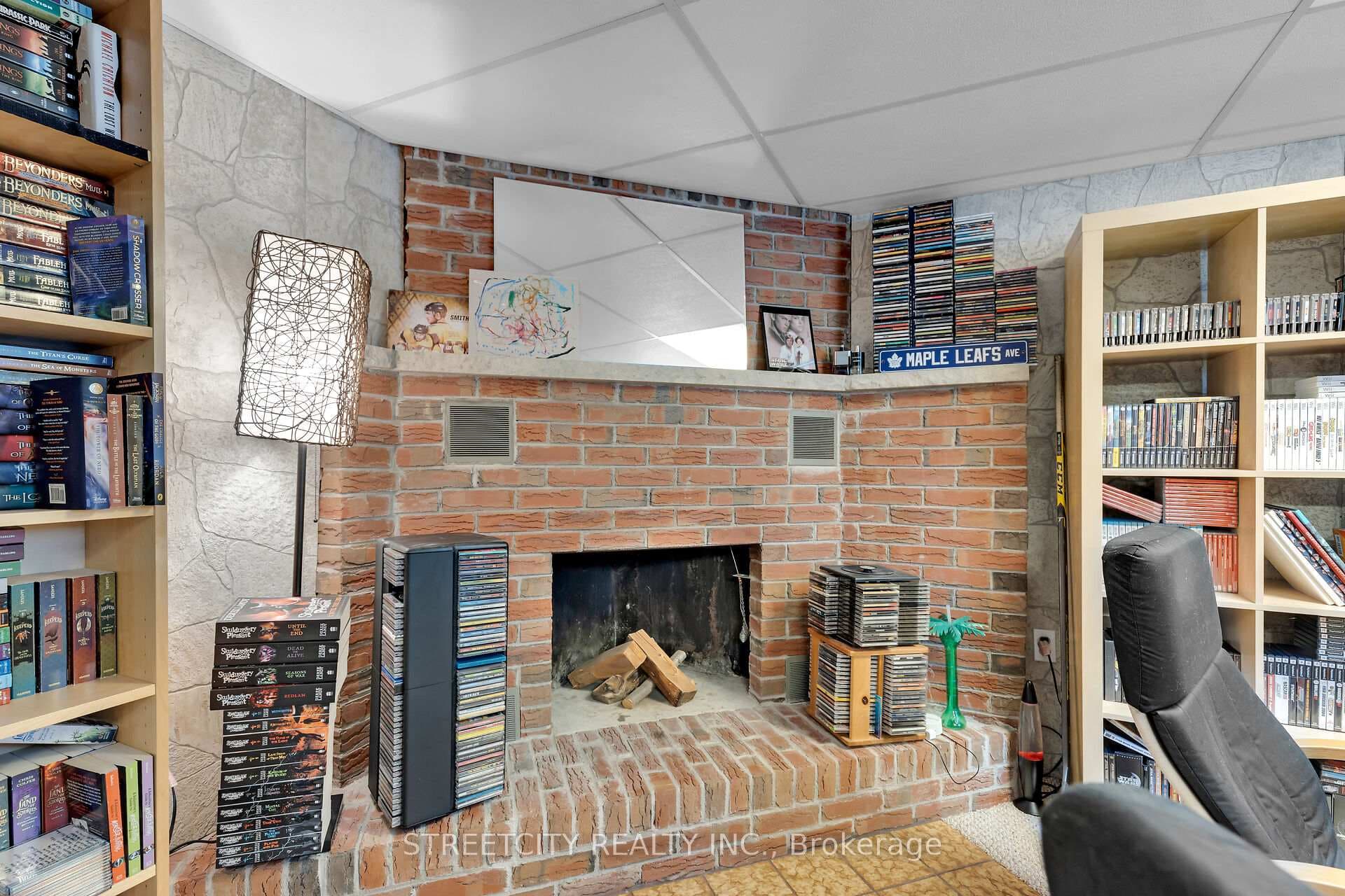 667 Grenfell Drive photo 29