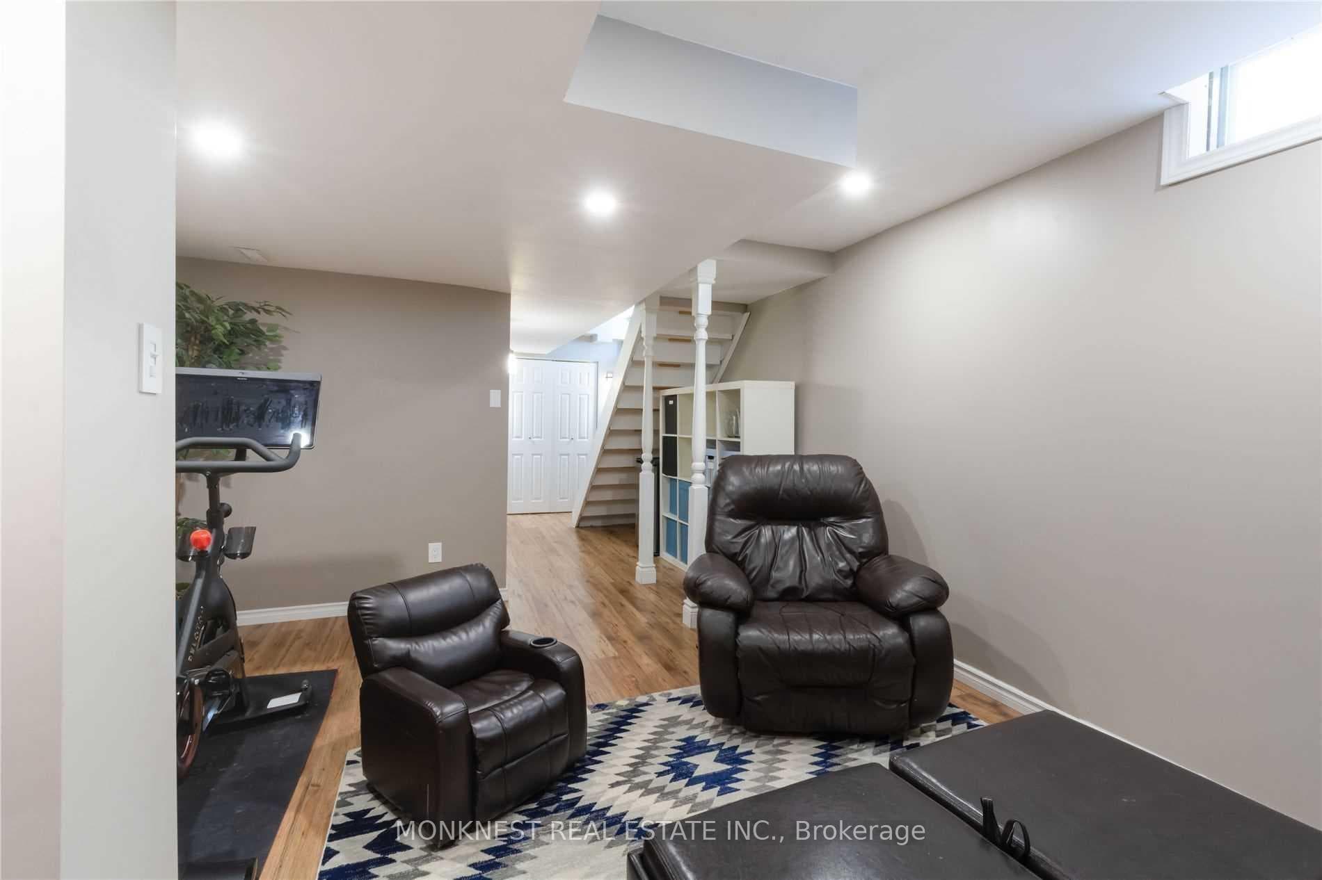 8 Thornlodge Drive photo 31