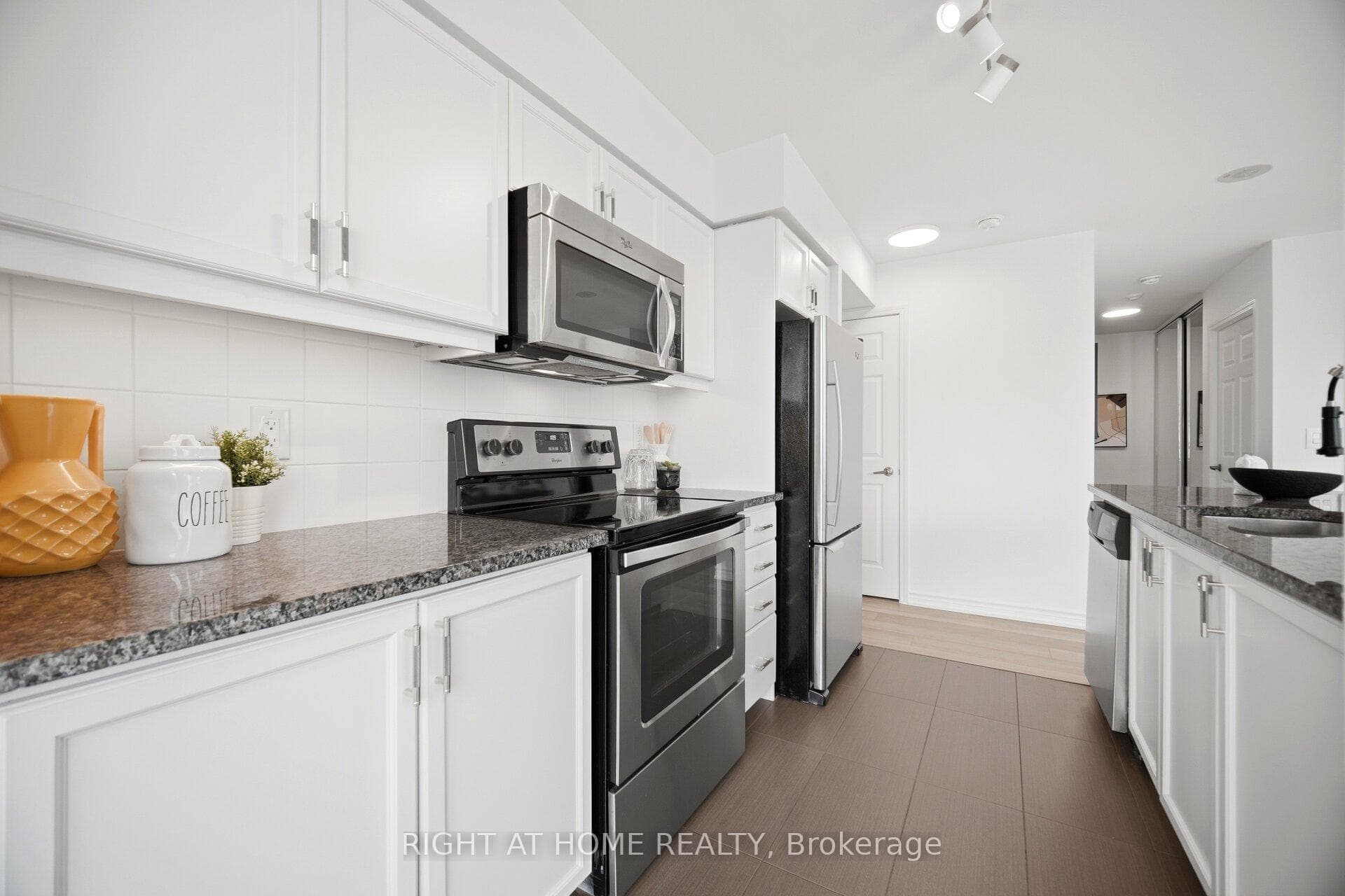 19 Grand Trunk Crescent Unit #2511 photo 17
