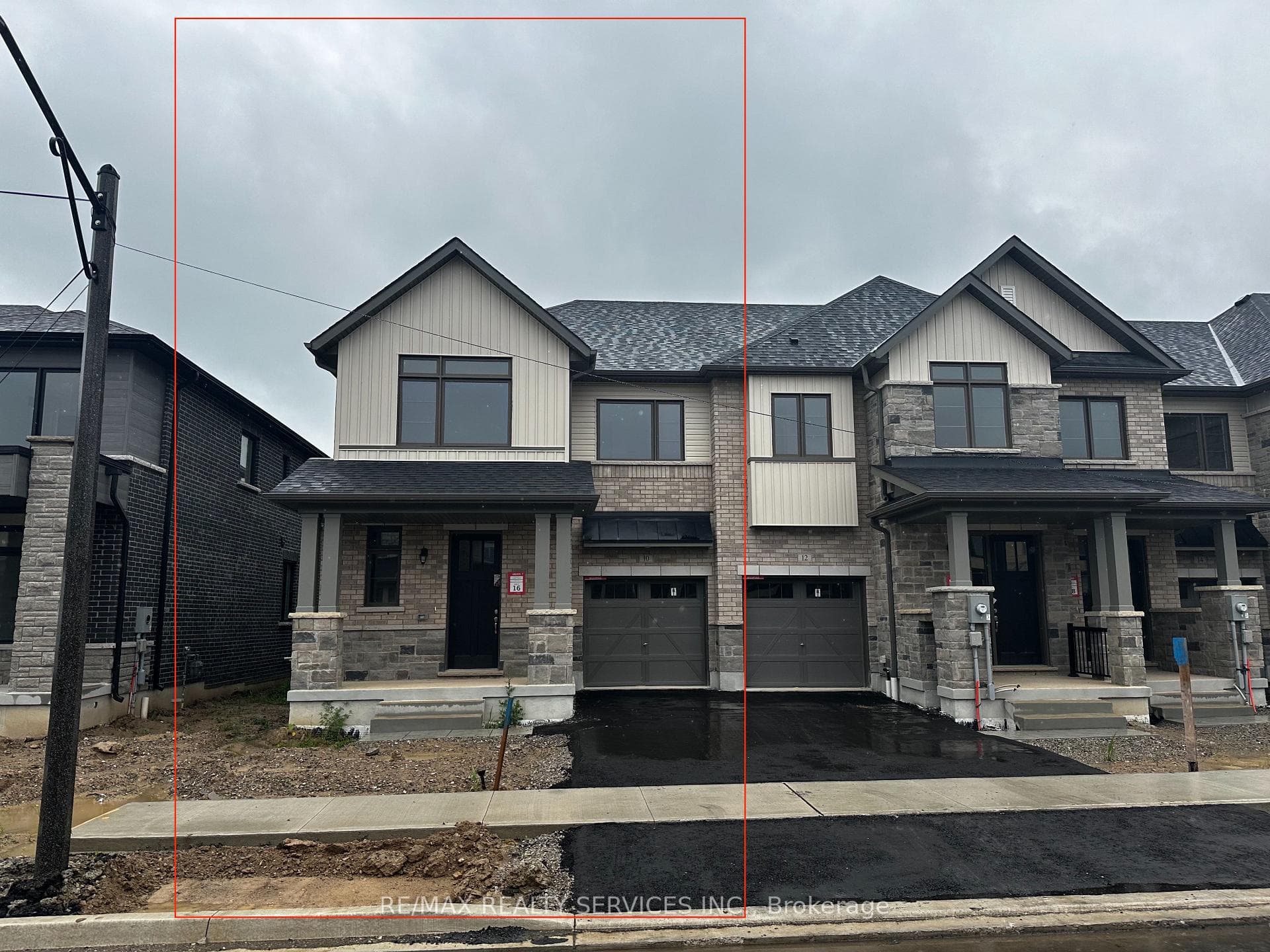10 Molnar Crescent photo 2