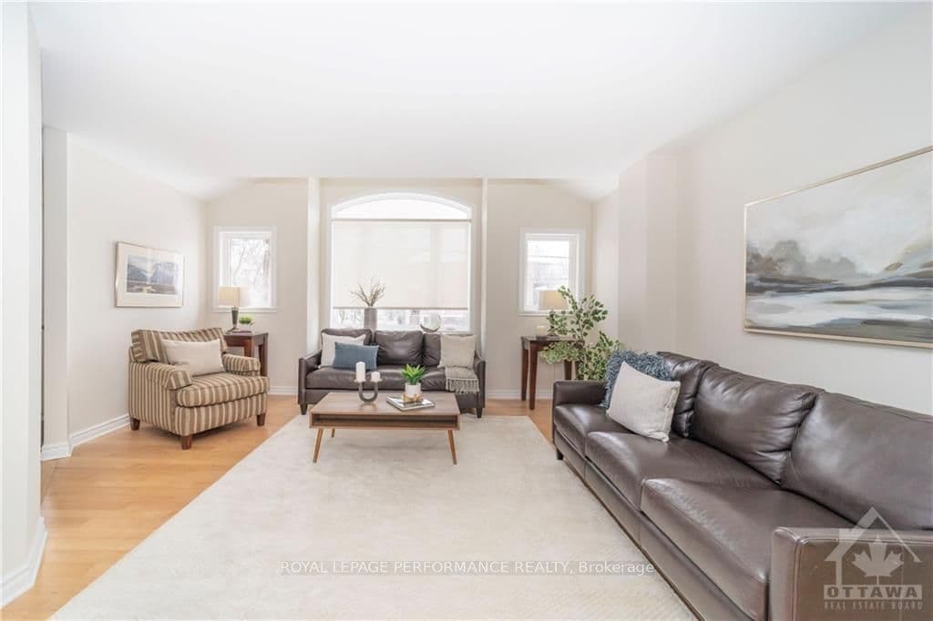 530 COLE Avenue photo 8