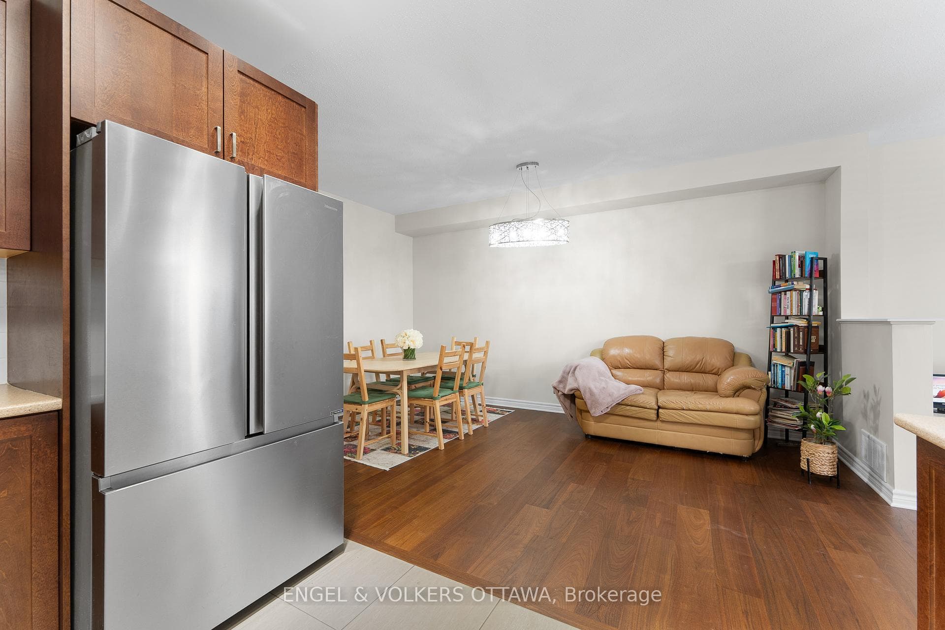 622 Moorpark Avenue photo 12