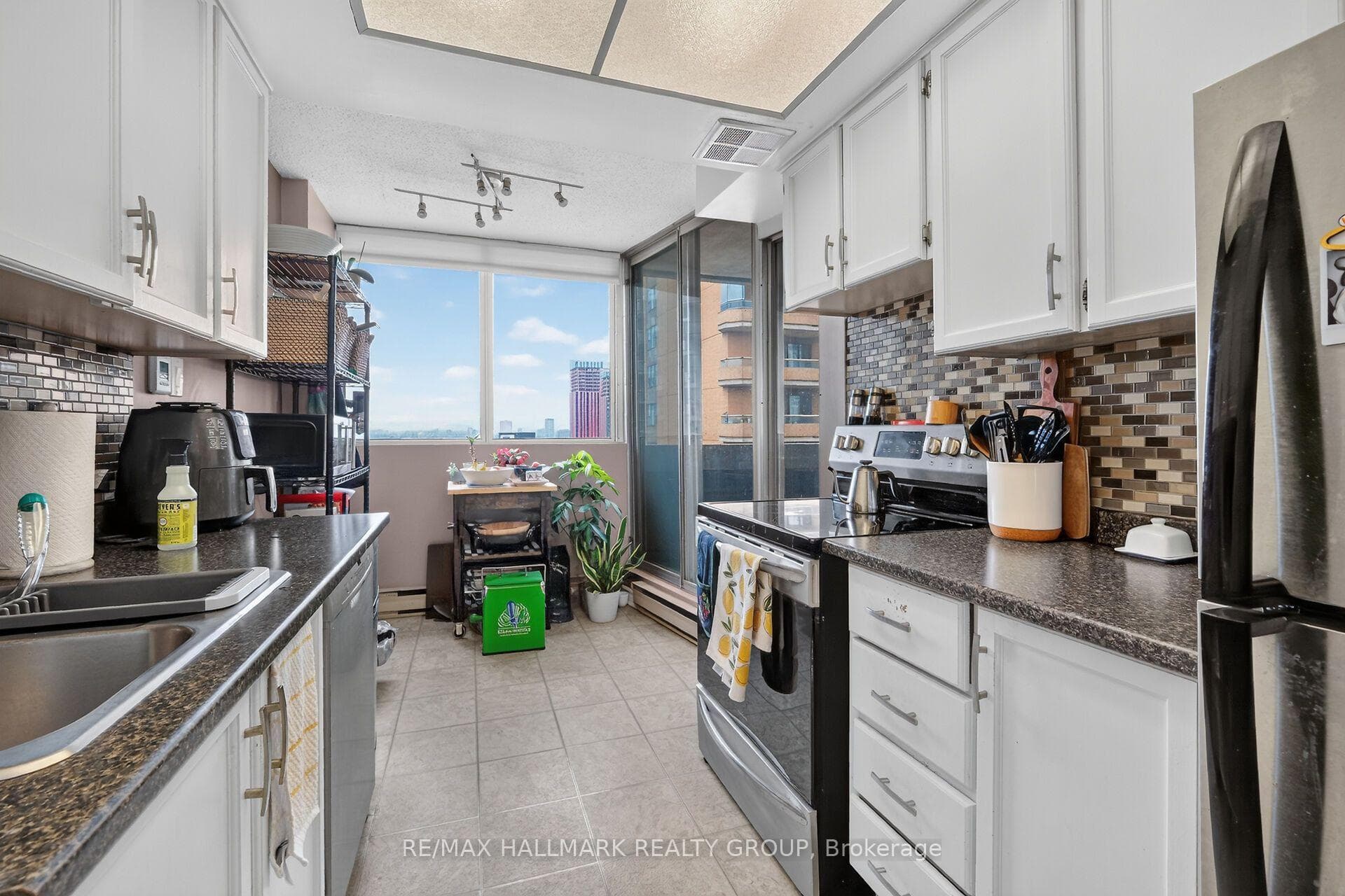 530 Laurier Avenue Unit 1907 photo 15