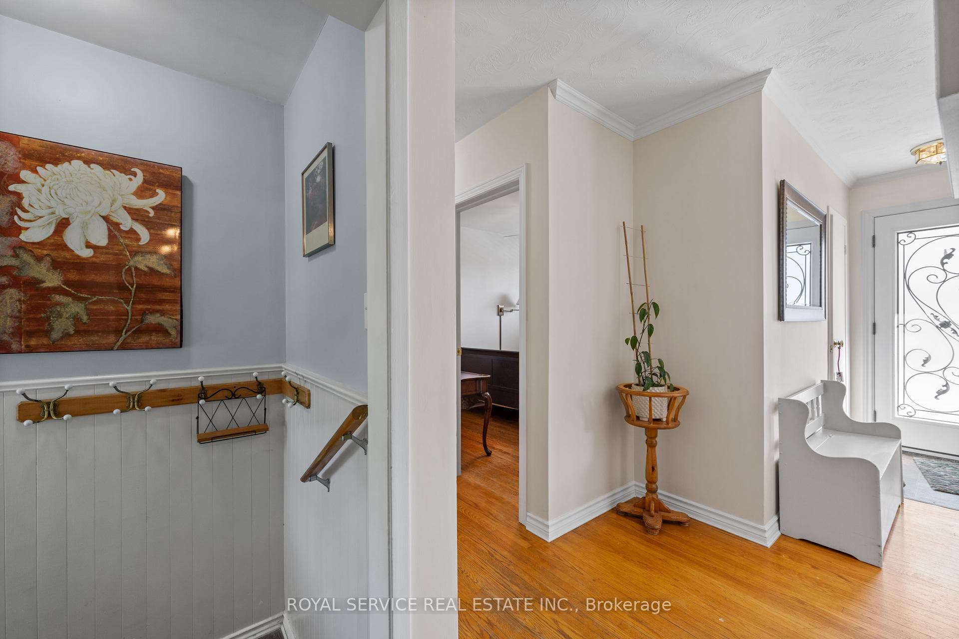 664 Hayden Crescent photo 14