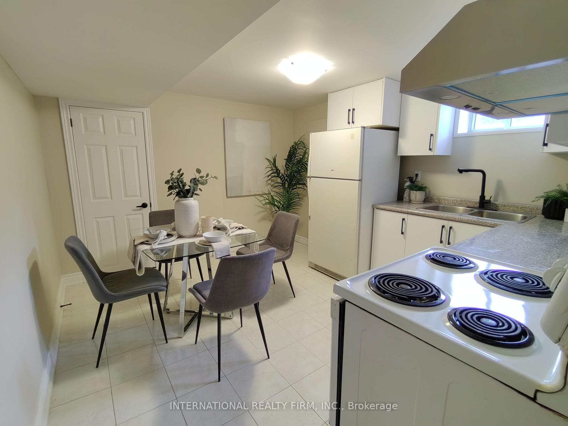 463 Rossland Road photo 22
