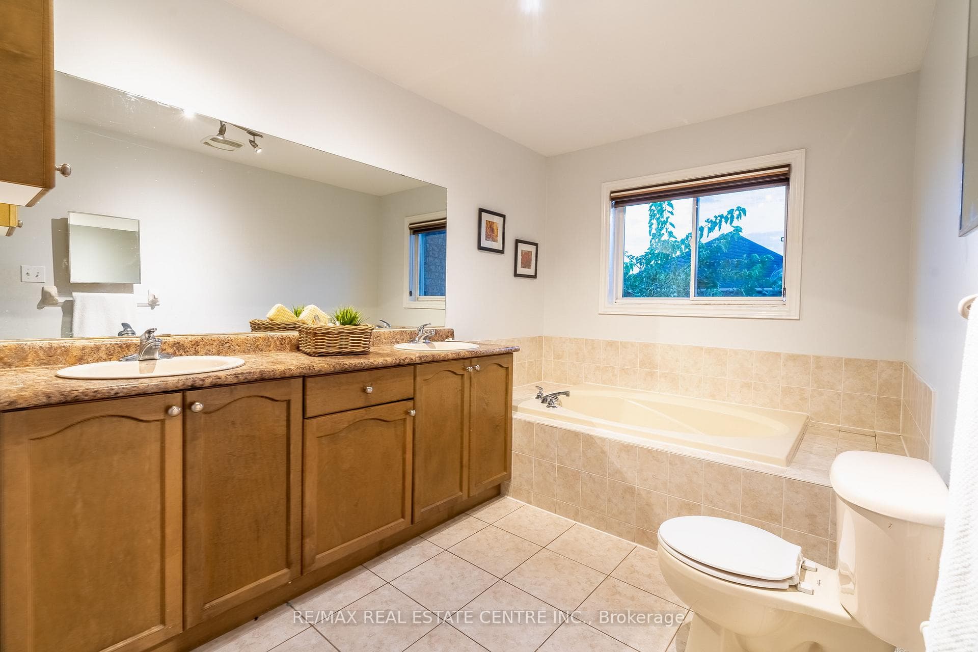73 Pantomine Boulevard photo 26