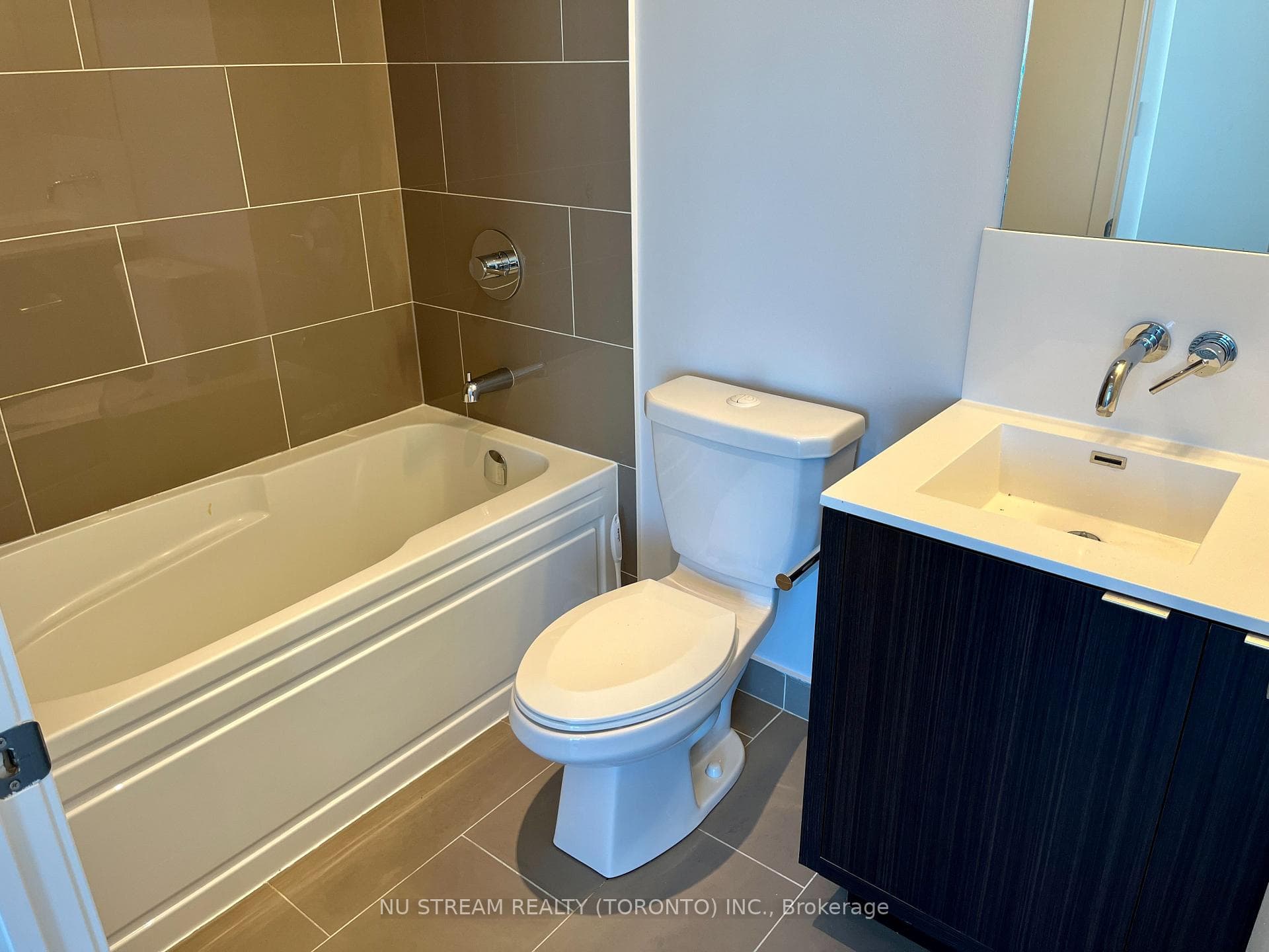 88 Harbour Street Unit 5607 photo 22