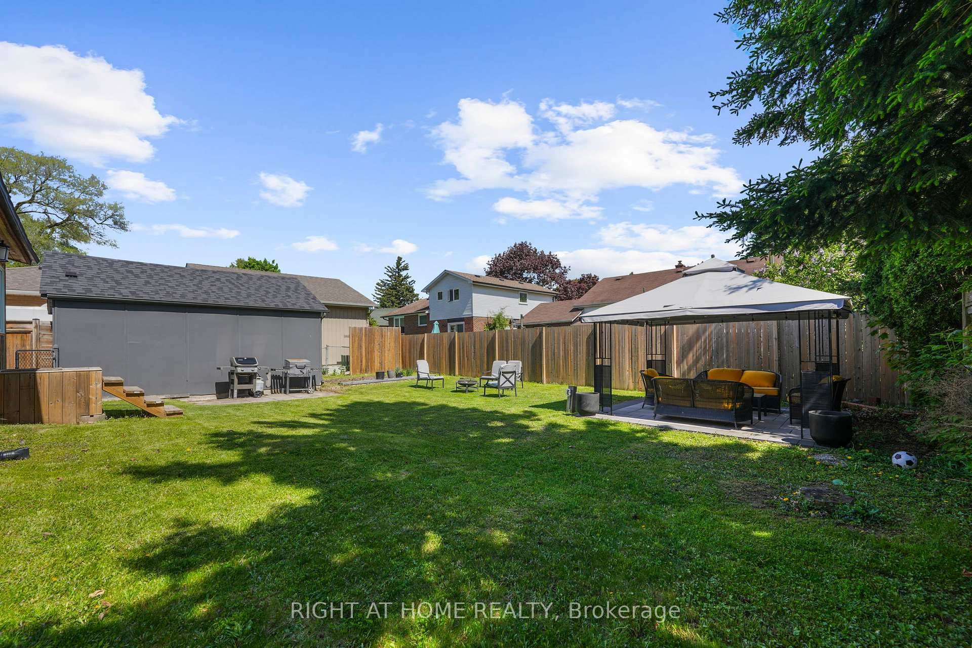 392 Stouffer Street photo 38