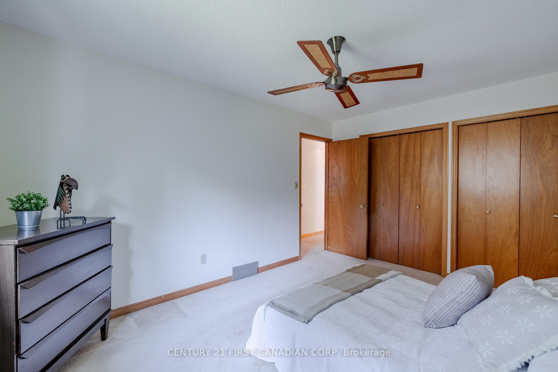 90 Bradley Avenue photo 14