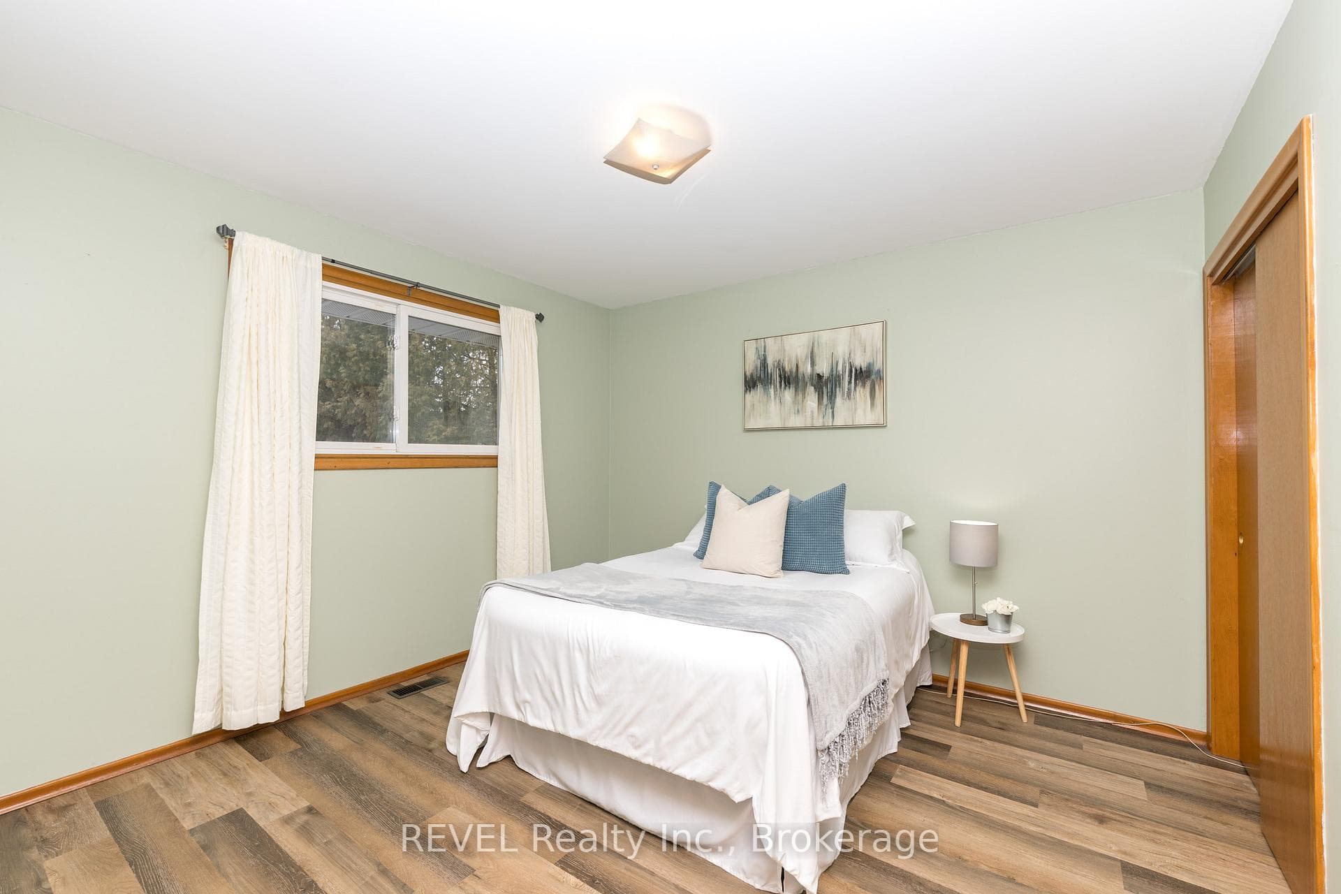 42 Emily Street photo 27