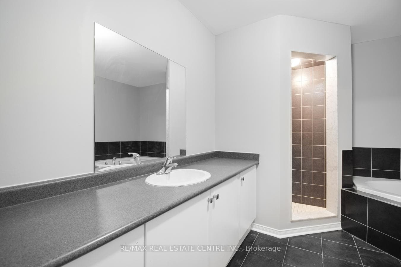 112 Commodore Drive photo 39