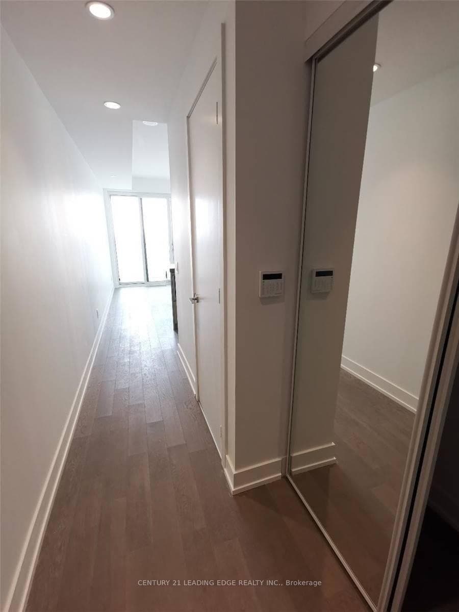 7 Grenville Street Unit 2012 photo 2