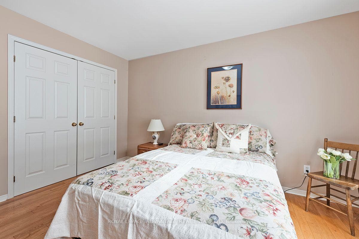 55 Van Horne Avenue photo 18