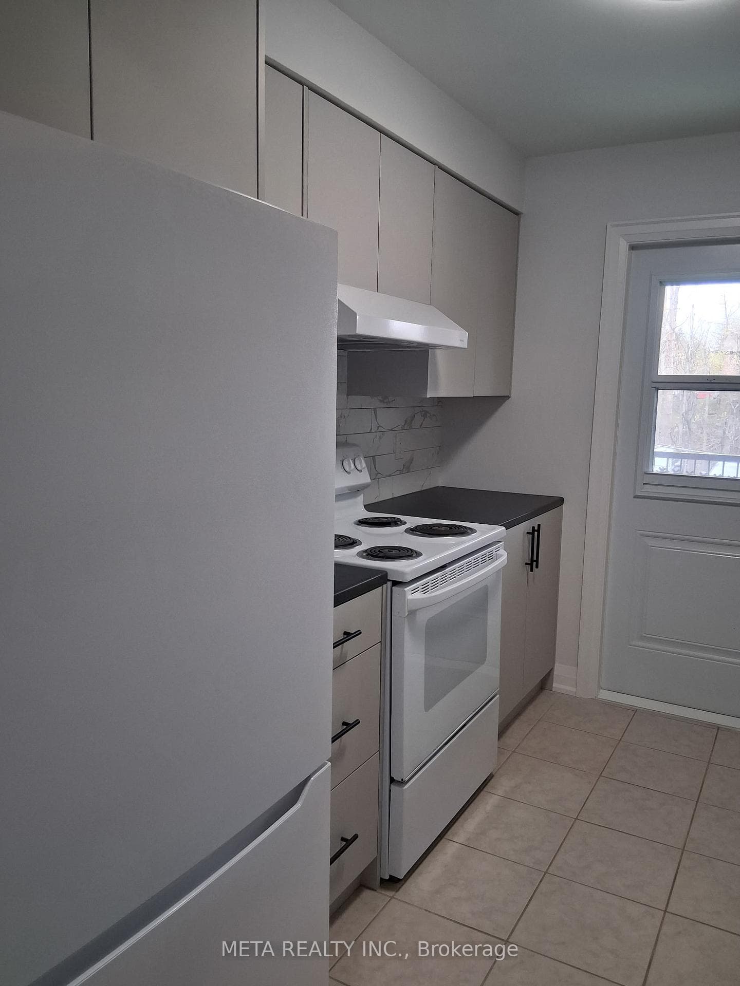 Kitchen door to balcony