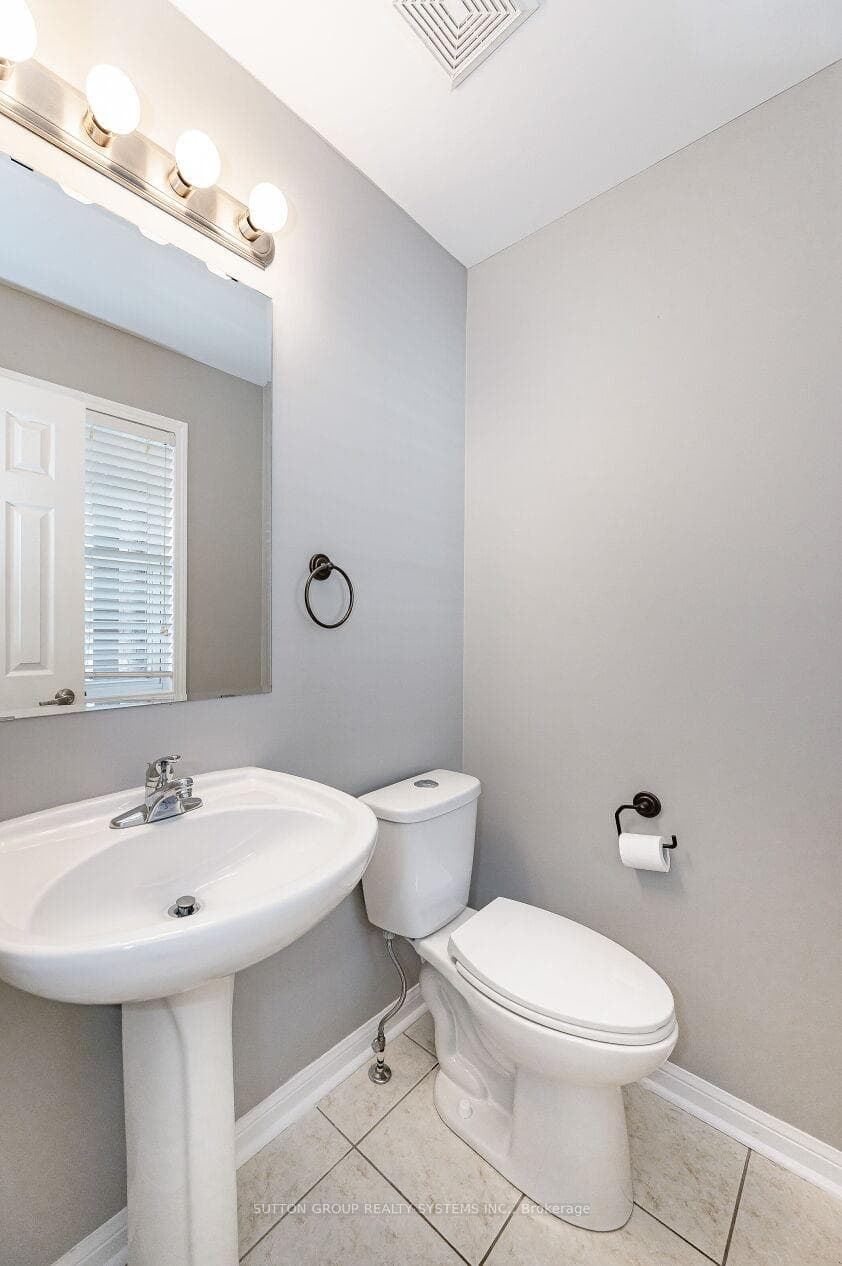 1152 Riddell Crescent photo 15