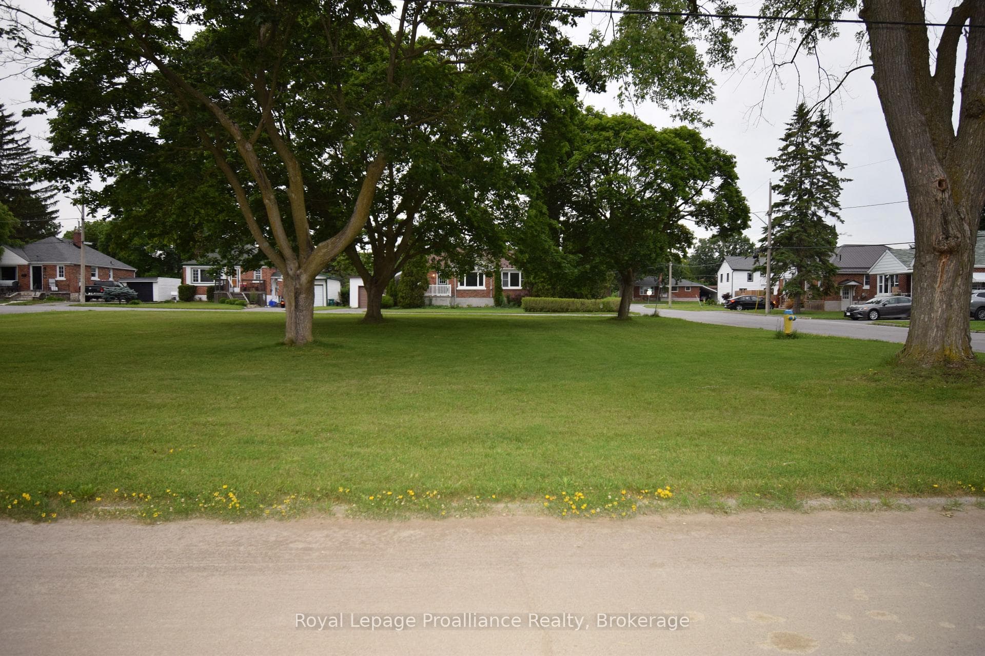 22 Reynolds Crescent photo 5